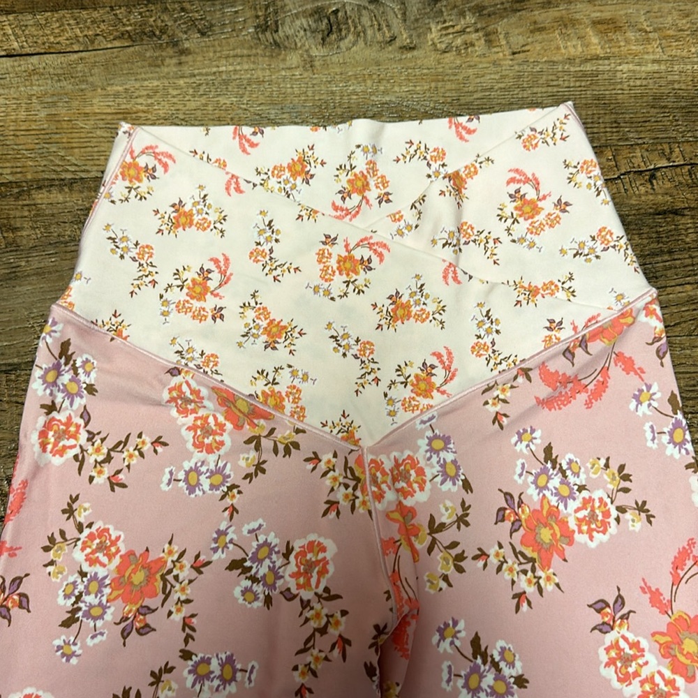 Offline by Aerie Real Me 7/8 Hi-Rise Crossover Floral Country Pink Leggings M - Picture 5 of 9